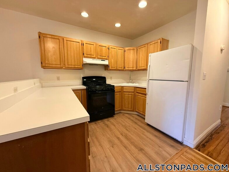 Building Photo - 35 Adamson St