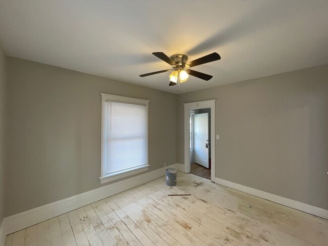 Building Photo - 3 Bedroom 1 Bathroom Home