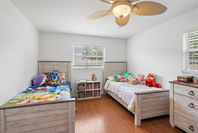 Building Photo - 5542 19th Ave N