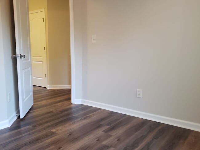 Building Photo - 2BR Townhouse in Canton