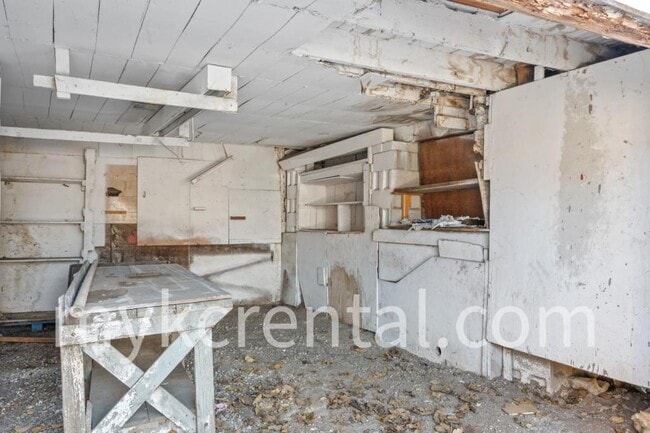 Building Photo - 1129 Hasbrook Ave