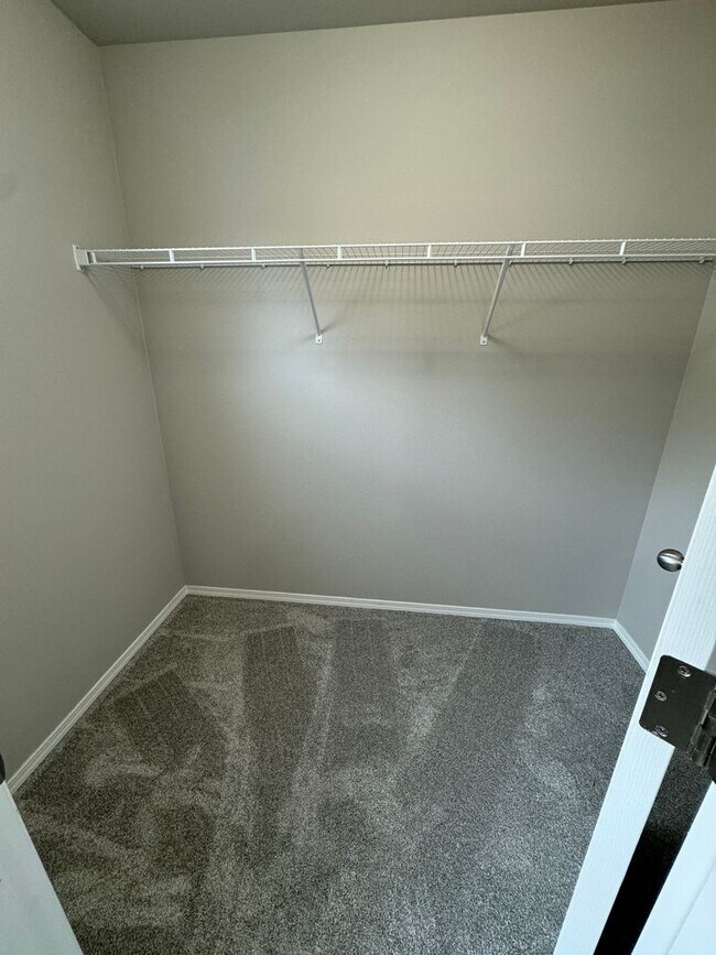 Building Photo - 1163 Swan Loop