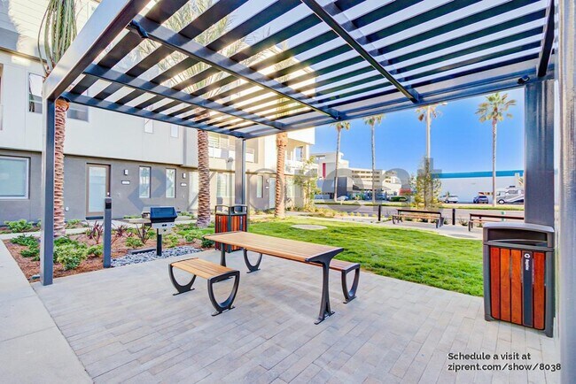 Building Photo - 1896 S Westside Dr