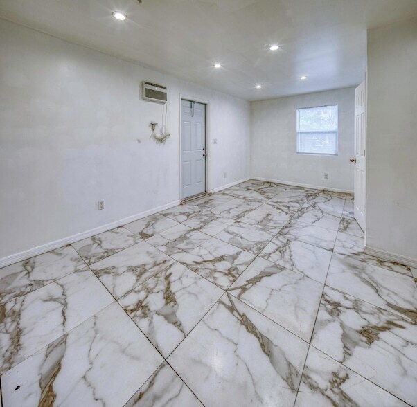 Building Photo - 519 S M St