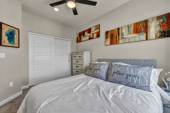 Building Photo - Fully Furnished Modern Townhome with utilities included and flexible lease options available