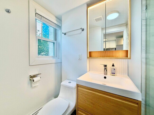 Building Photo - 432 2nd St