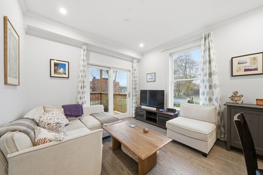 Building Photo - 68 Edson St