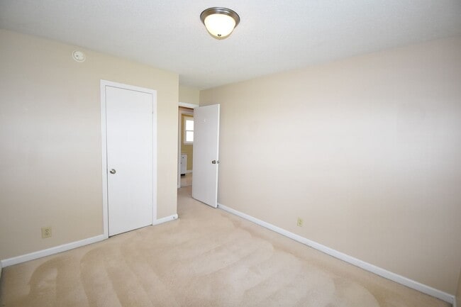 Building Photo - 3049 Westchester Dr