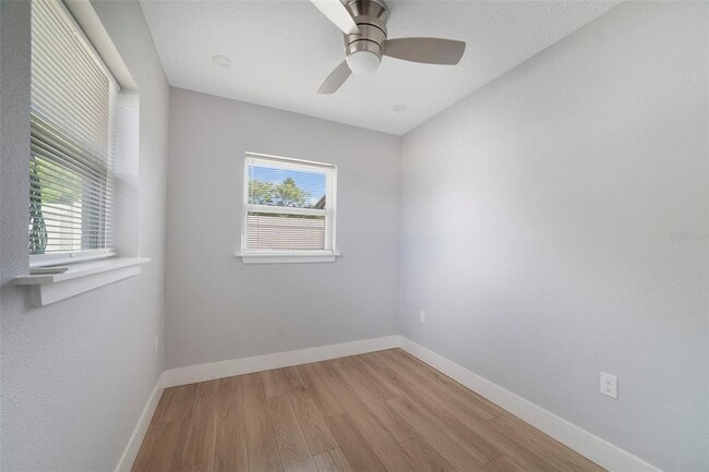 Building Photo - 4521 Edgewater Dr