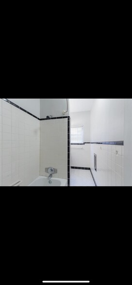 Building Photo - 430 Lindbergh Dr NE