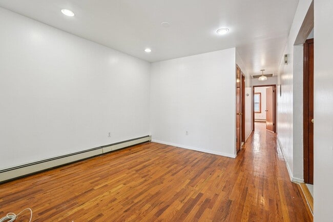 Building Photo - 105 Beacon Ave