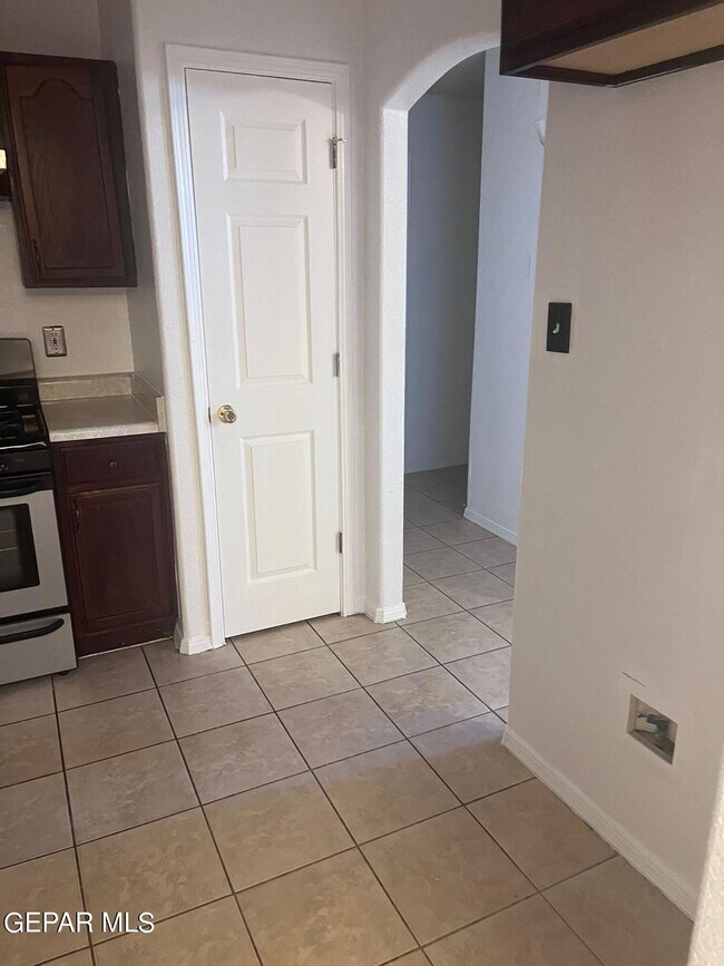 Building Photo - 14061 Tierra Leona Dr