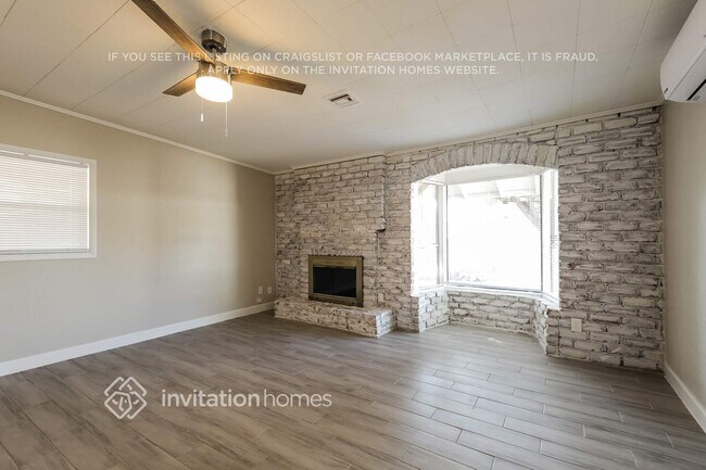 Building Photo - 2133 W Palmaire Ave