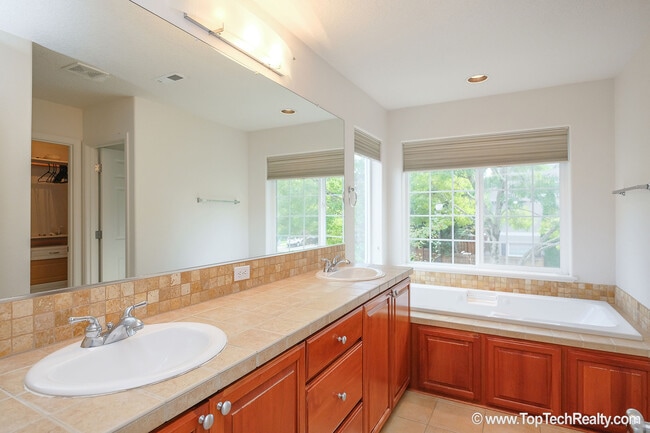 Building Photo - Lovely 4 Bedroom | 2.5 Bathroom | Corner Lot Single Family Home | In Beautiful Orenco Gardens Com...