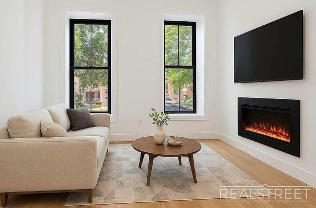 Building Photo - 246 Vernon Ave