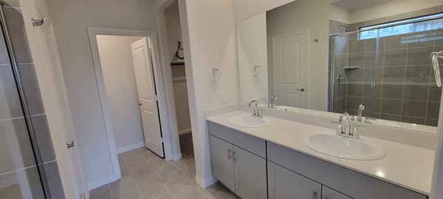 Building Photo - 2633 Oneida Ln