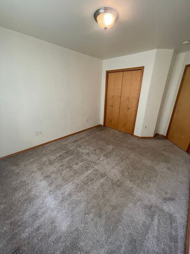 Building Photo - Charming 3 bed 2 bath in Five Mile Prairie! Half off first months rent!