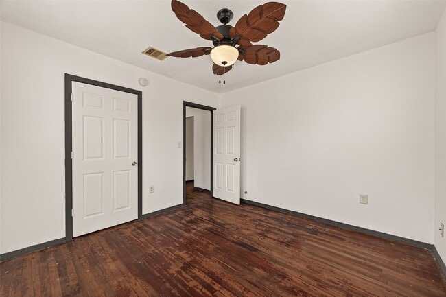 Building Photo - 1110 11th St