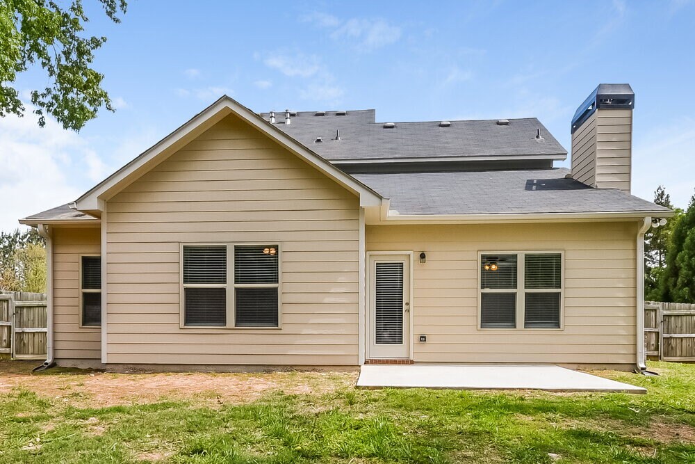 Building Photo - 1000 Cureton Dr