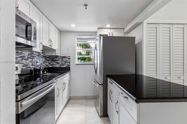 Building Photo - 140 NW 14th Ave