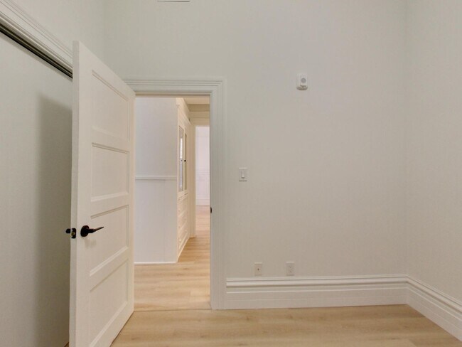 Building Photo - 1086 Fulton St