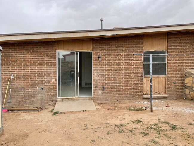 Building Photo - 8154 St Andrew Ln