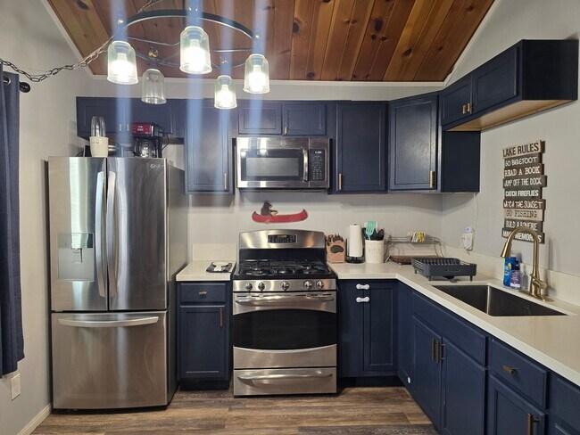 Building Photo - 2108 4th Ln
