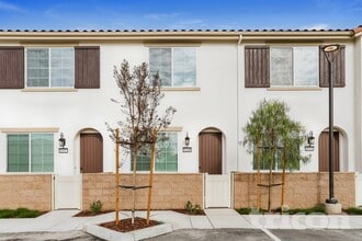 Building Photo - 10489 Viva Ct