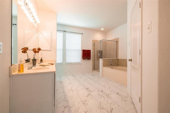 Building Photo - 521 Paladin Pl