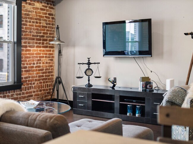 Building Photo - 401 W 1st Ave