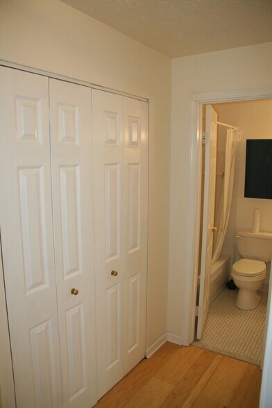 Hallway and walking closet - 11015 Lake Ave