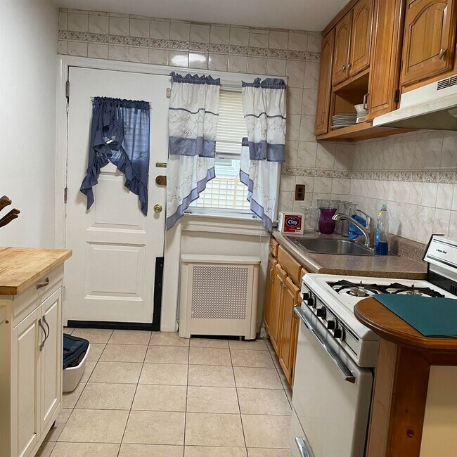 Building Photo - 16 Kelly Pkwy