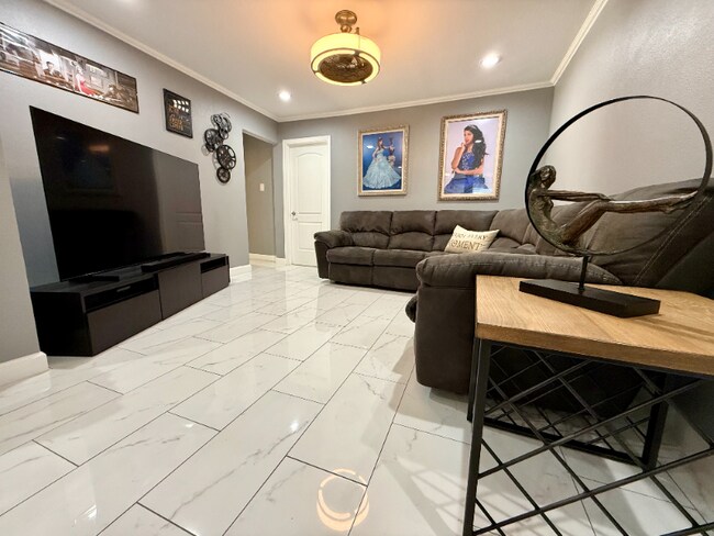 Building Photo - 2309 Kings Country Dr