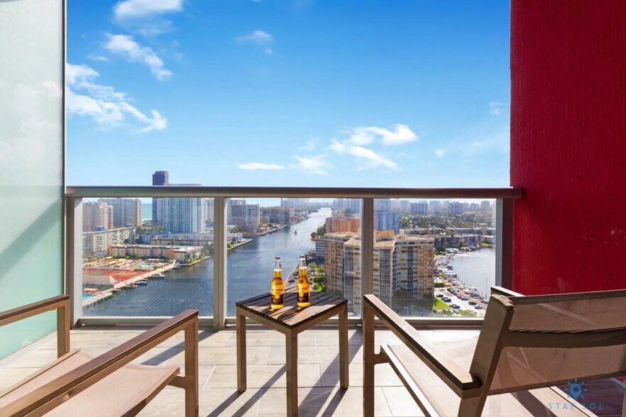 Building Photo - 2602 E Hallandale Beach Blvd