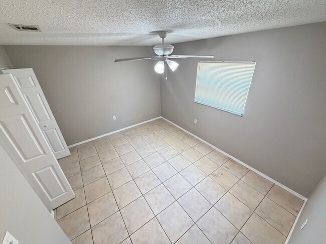 Building Photo - Charming 3 Bd/1 Ba Home with Spacious Backyard & Prime Location!