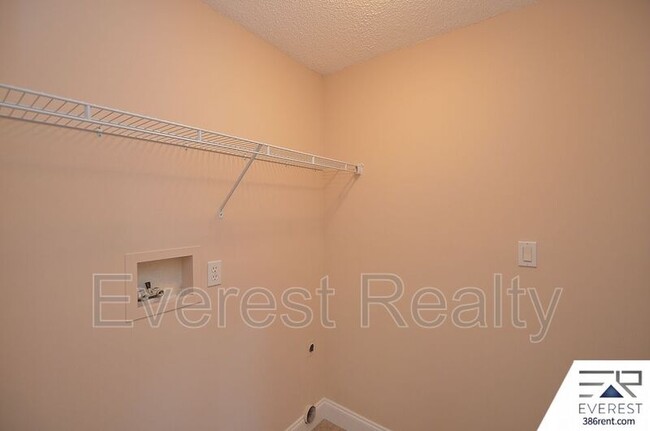 Building Photo - 5 Richfield Ln