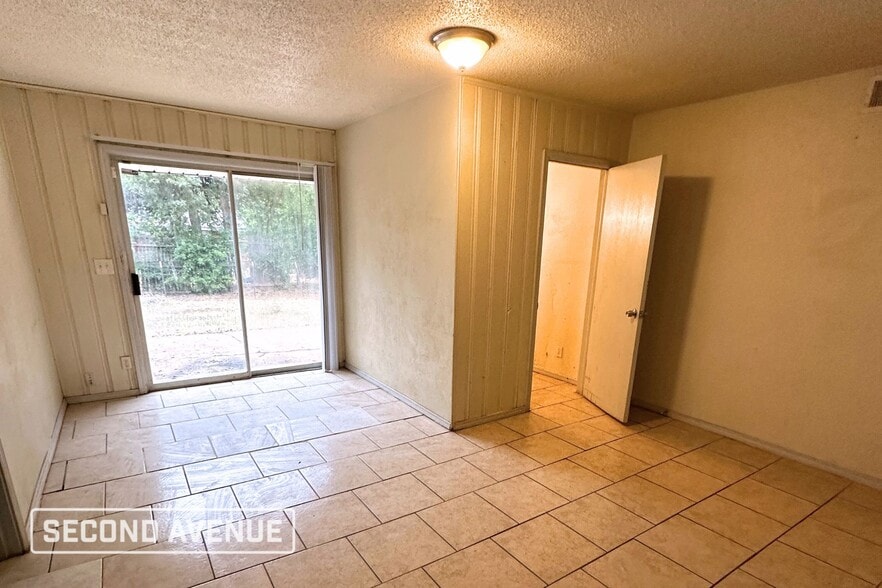 Building Photo - 1217 NE 45th St