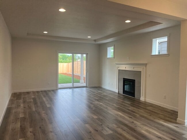 Building Photo - 3 Bedroom 2 Bath Silverton OR