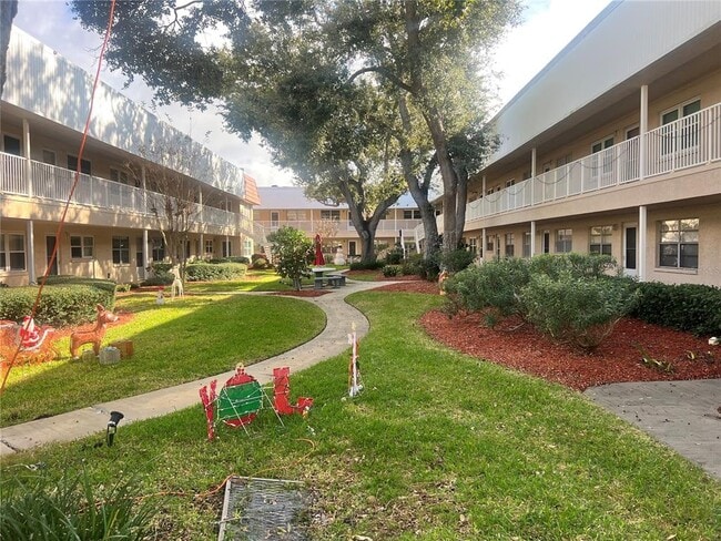 Building Photo - 10036 63rd Ave N