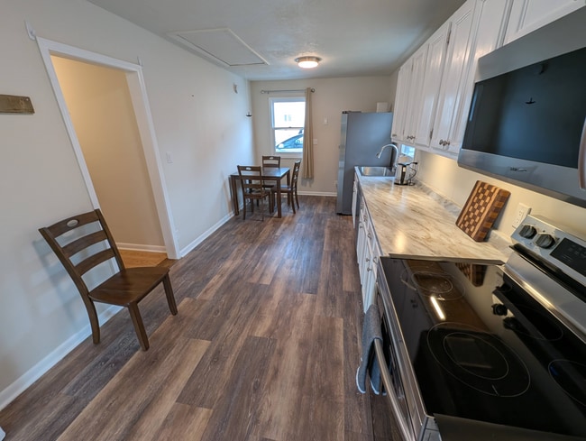 Building Photo - 5-25 Woodrow Ave