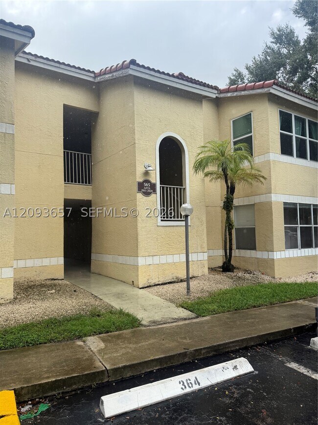 Building Photo - 565 Vista Isles Dr