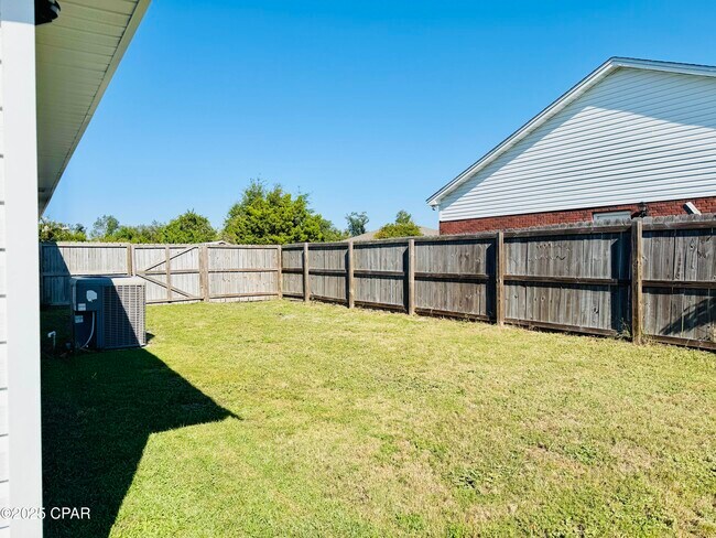 Building Photo - 425 Shadecrest Dr