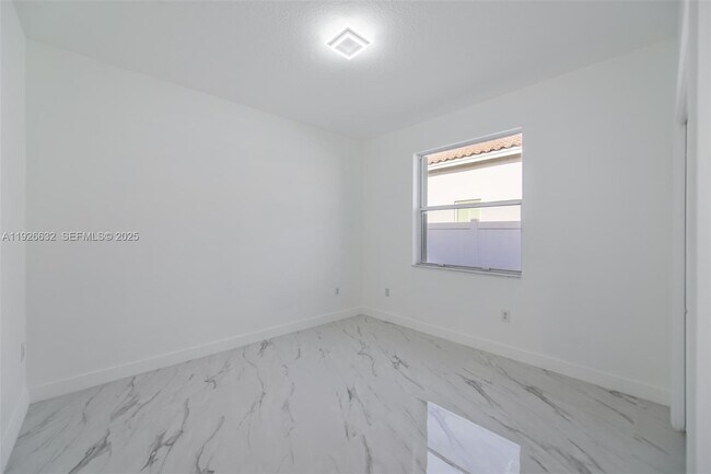 Building Photo - 5290 SW 134th Ave