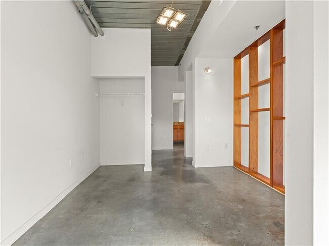 Building Photo - 620 Glen Iris Dr NE