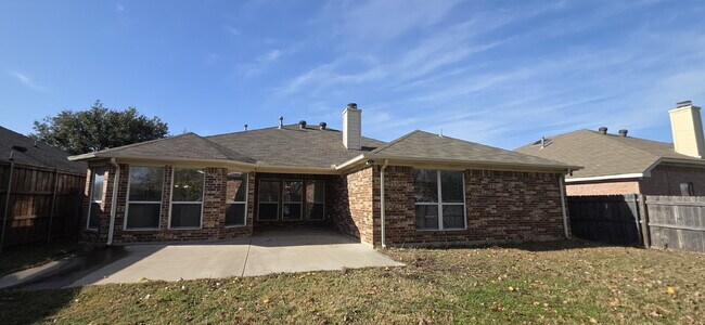 Building Photo - Large 4 Bedroom in Kennedale ISD