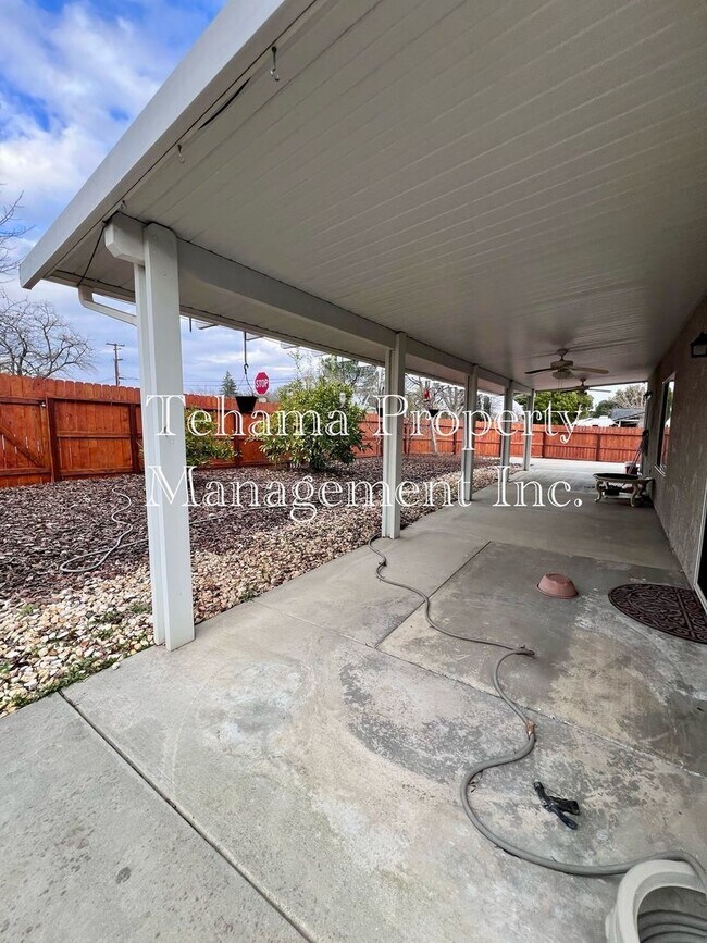 Building Photo - Beautiful 3 bedroom 2 bath home in Red Bluff