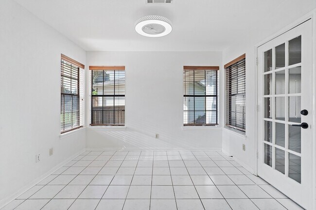 Building Photo - 2710 Pineleaf Dr