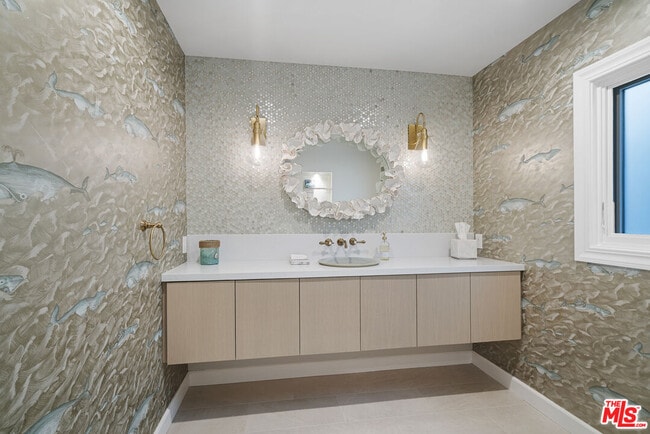 Building Photo - 27002 Malibu Cove Colony Dr