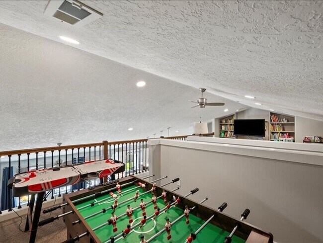 Building Photo - 617 Esperanza Ct