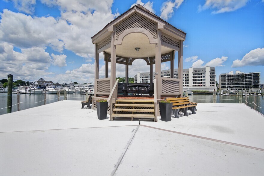 Building Photo - 401 Harbour Pt